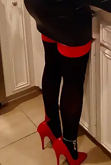 Back to what she does best! 6” Heels Stockings Latex and her Hotwife Anklet! She’s waiting on your comments!