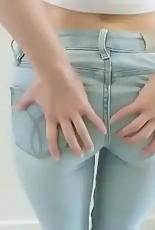 f19 Underneath my jeans 👅🍑