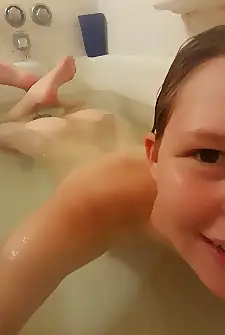19 Bathtime fun 🙊