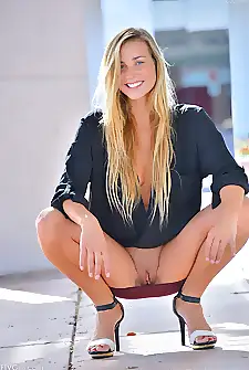 Stunning smile and a gorgeous pussy