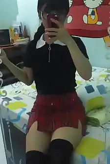 He got me a small skirt 🤣 waist doesnt fit but booty does