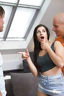 305004